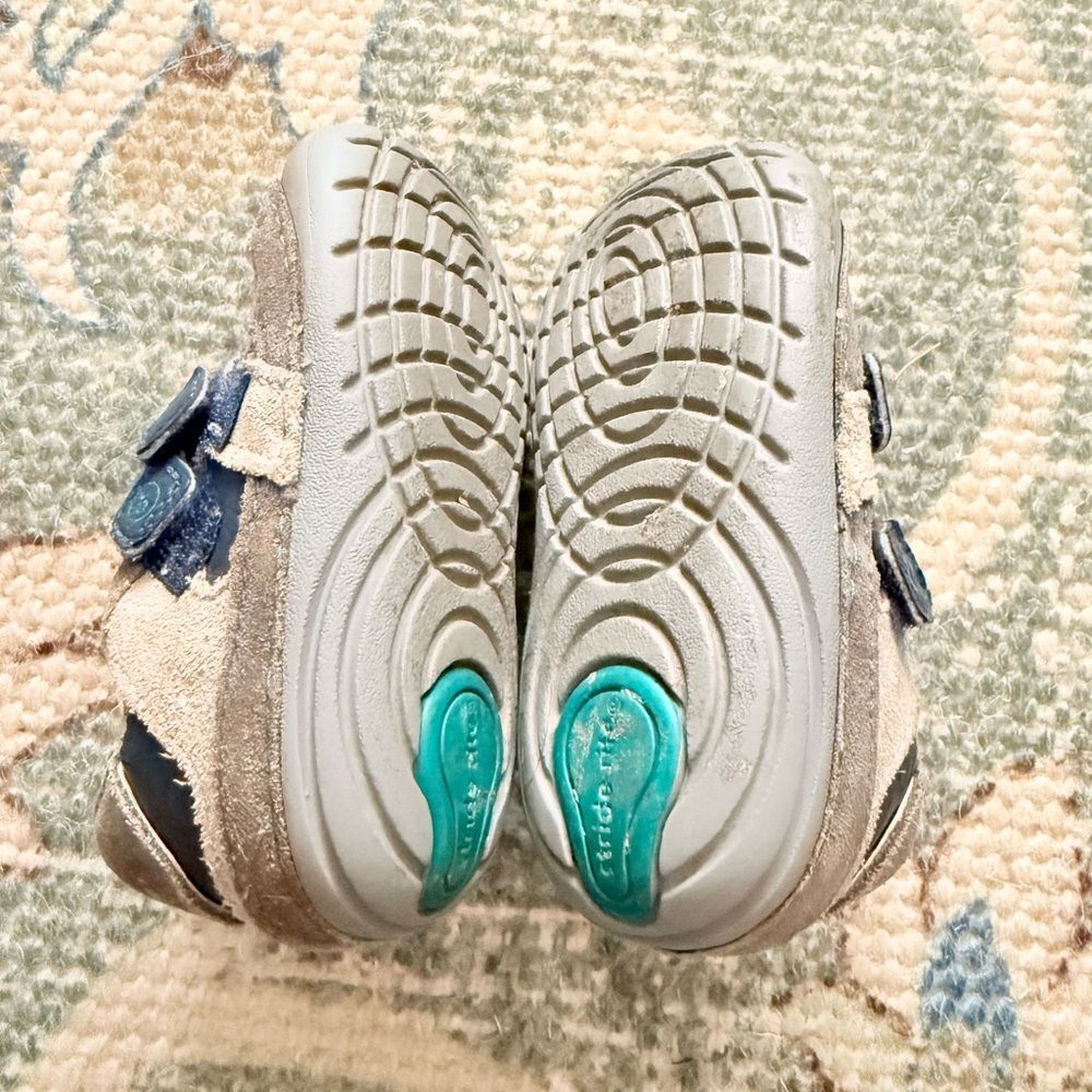 Stride Rite Stylish Kids Shoes - Gray and Blue size 4.5 - Picture 5 of 10